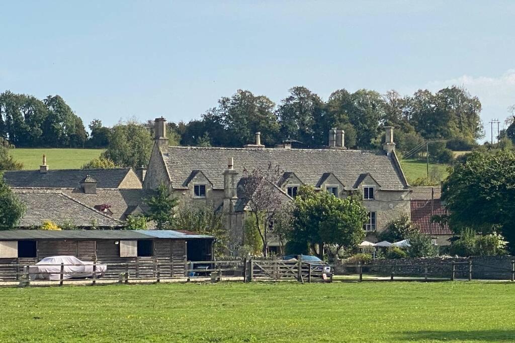 Ferienwohnung The Old Manor Coach House Cirencester Exterior foto