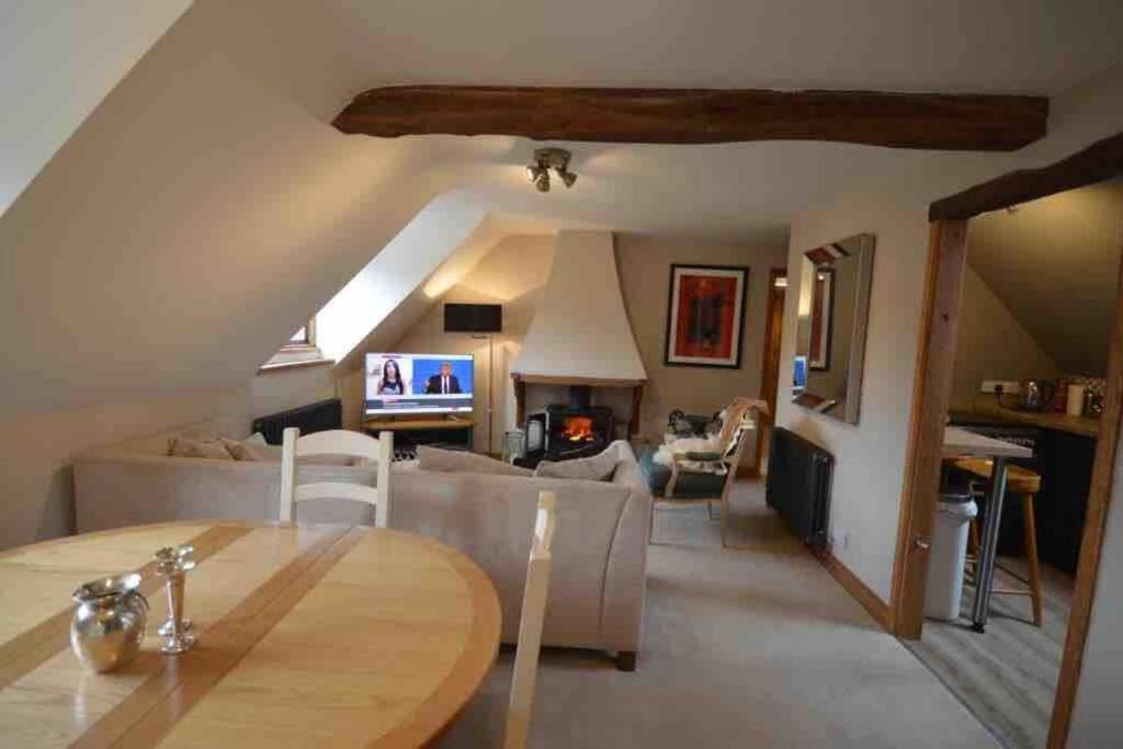 Ferienwohnung The Old Manor Coach House Cirencester Exterior foto