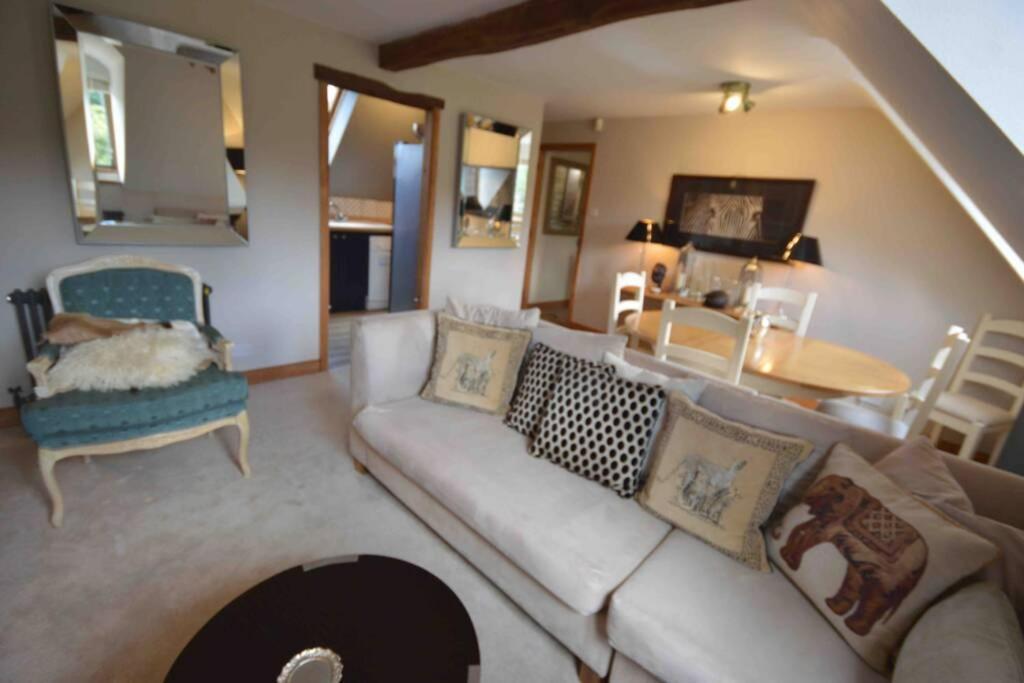 Ferienwohnung The Old Manor Coach House Cirencester Exterior foto