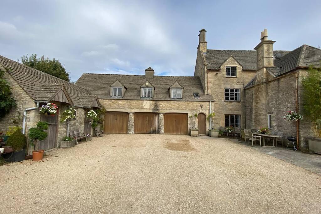 Ferienwohnung The Old Manor Coach House Cirencester Exterior foto