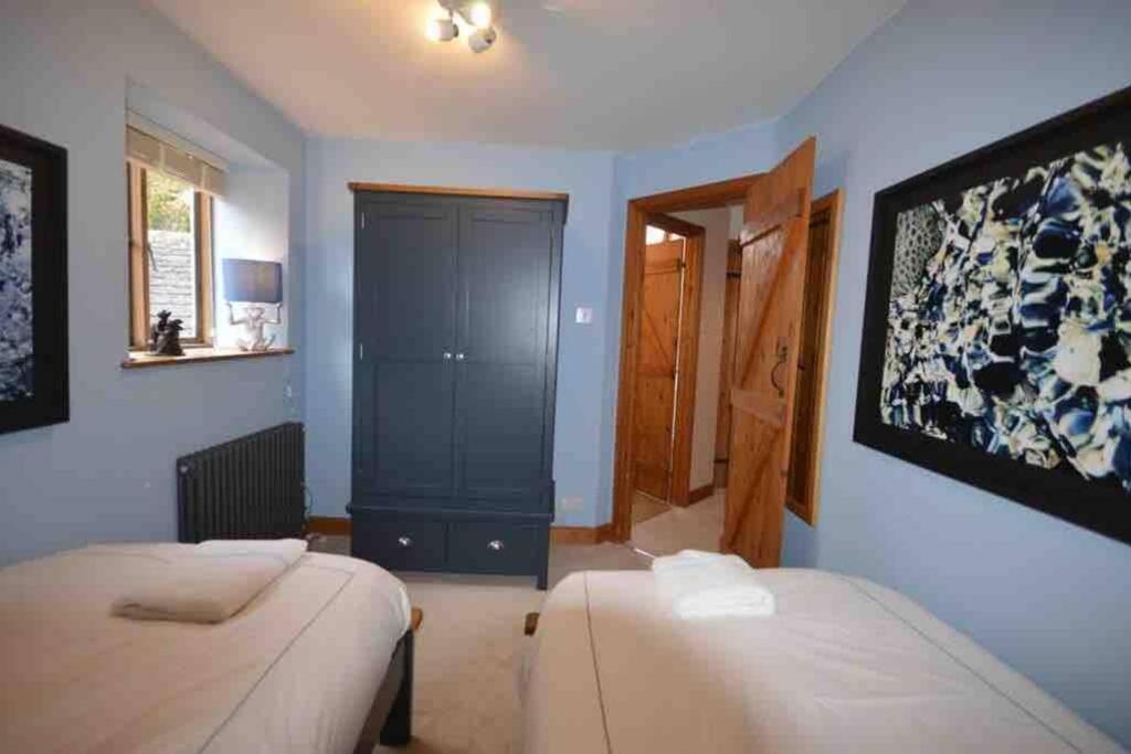 Ferienwohnung The Old Manor Coach House Cirencester Exterior foto