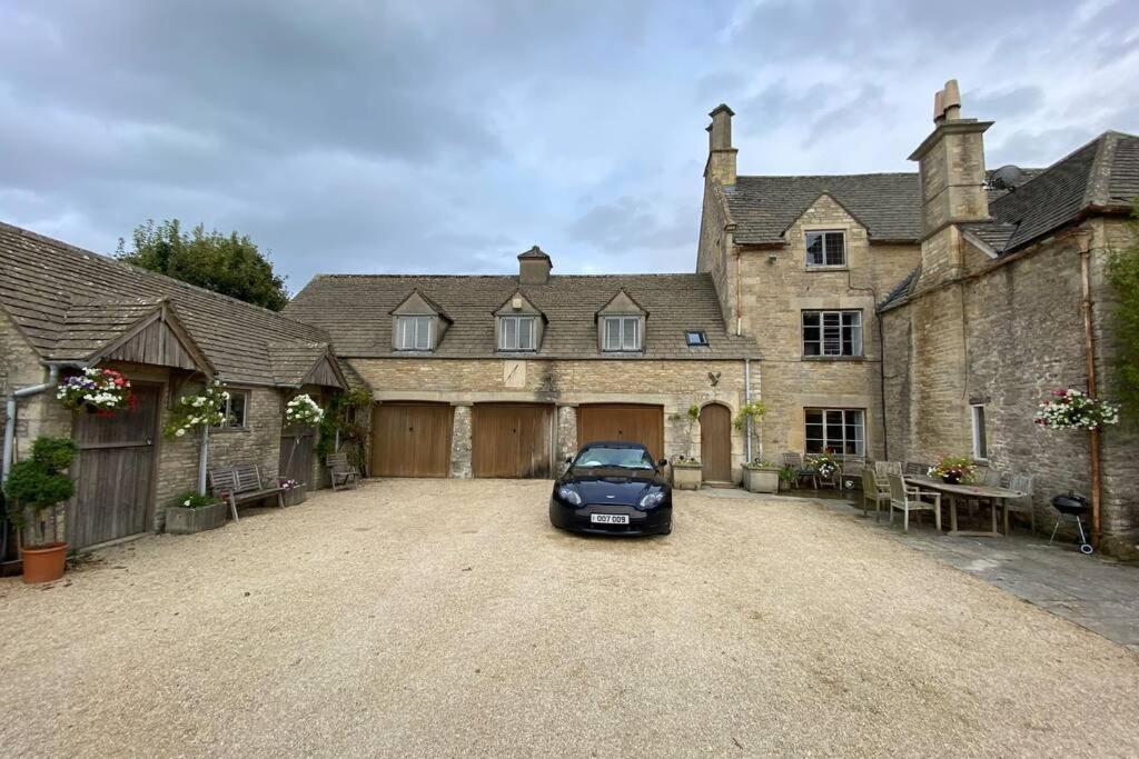 Ferienwohnung The Old Manor Coach House Cirencester Exterior foto