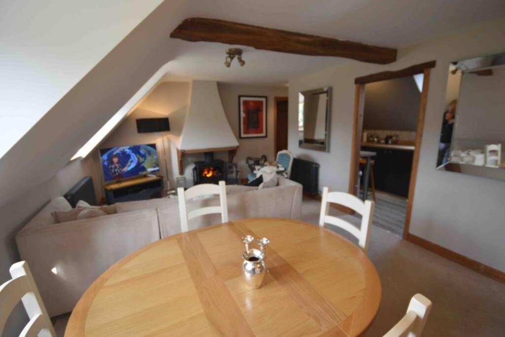 Ferienwohnung The Old Manor Coach House Cirencester Exterior foto