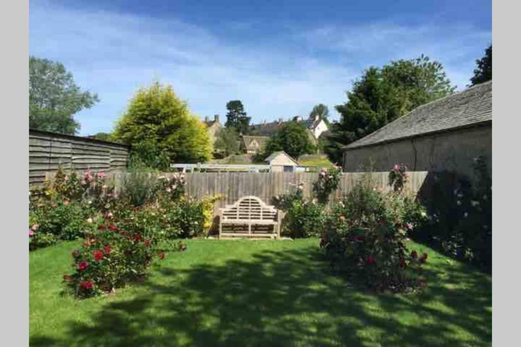 Ferienwohnung The Old Manor Coach House Cirencester Exterior foto