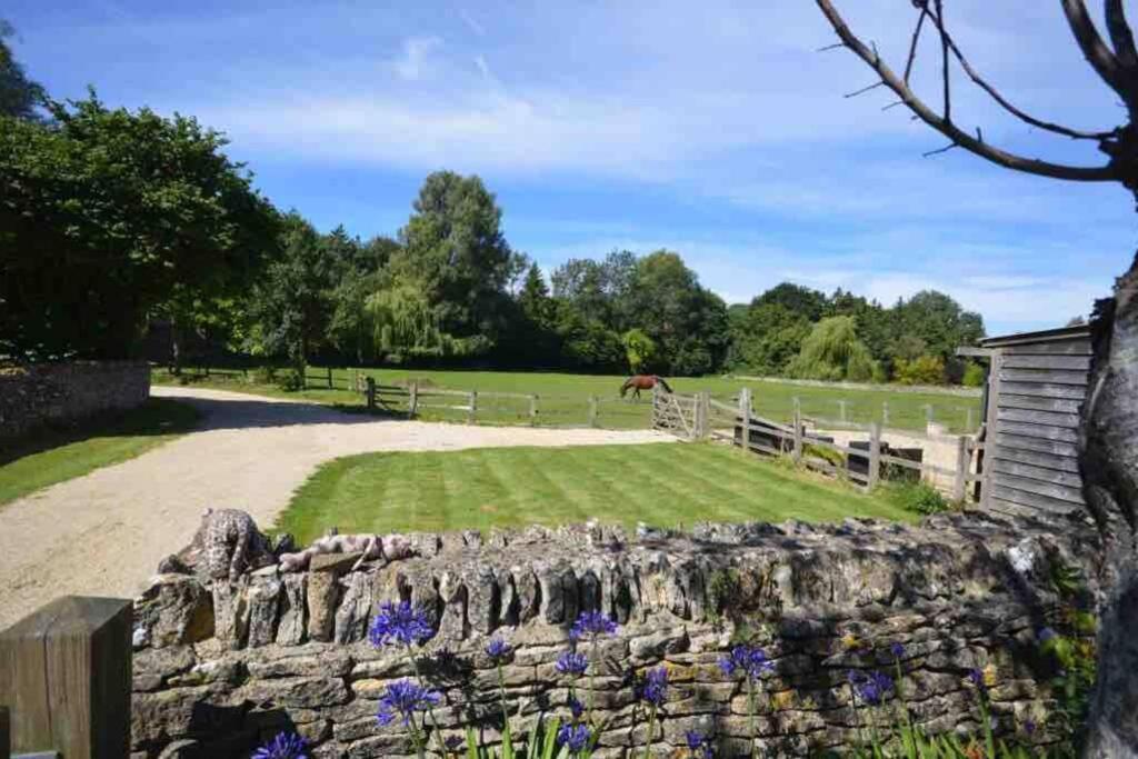 Ferienwohnung The Old Manor Coach House Cirencester Exterior foto