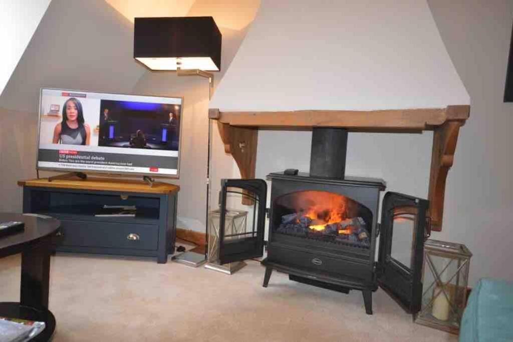 Ferienwohnung The Old Manor Coach House Cirencester Exterior foto