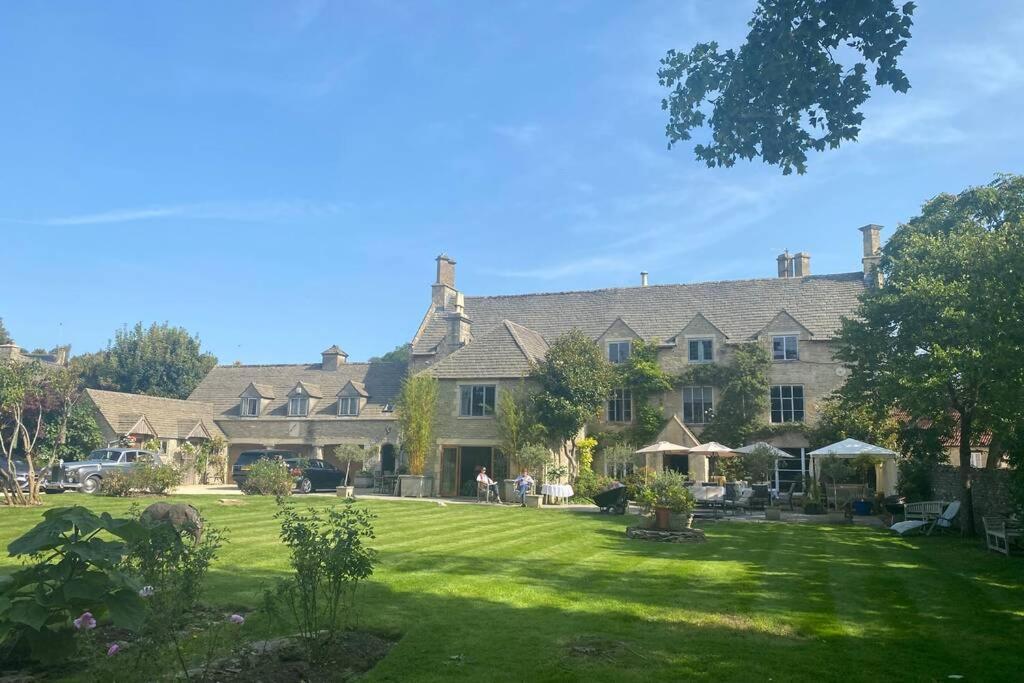 Ferienwohnung The Old Manor Coach House Cirencester Exterior foto