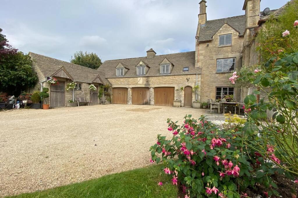 Ferienwohnung The Old Manor Coach House Cirencester Exterior foto