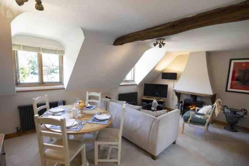 Ferienwohnung The Old Manor Coach House Cirencester Exterior foto
