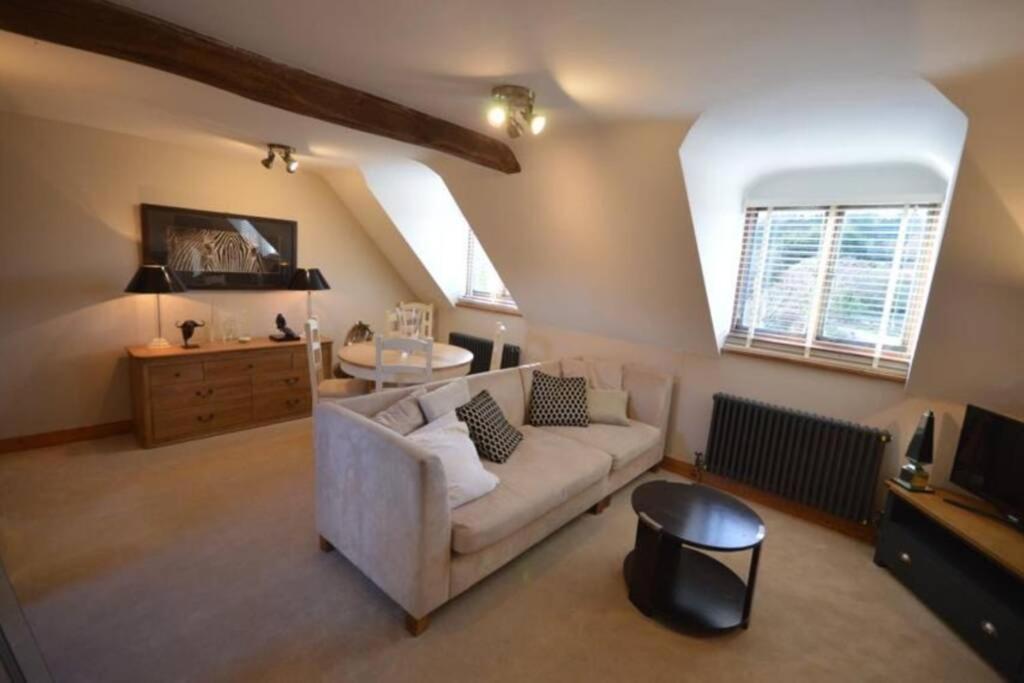 Ferienwohnung The Old Manor Coach House Cirencester Exterior foto